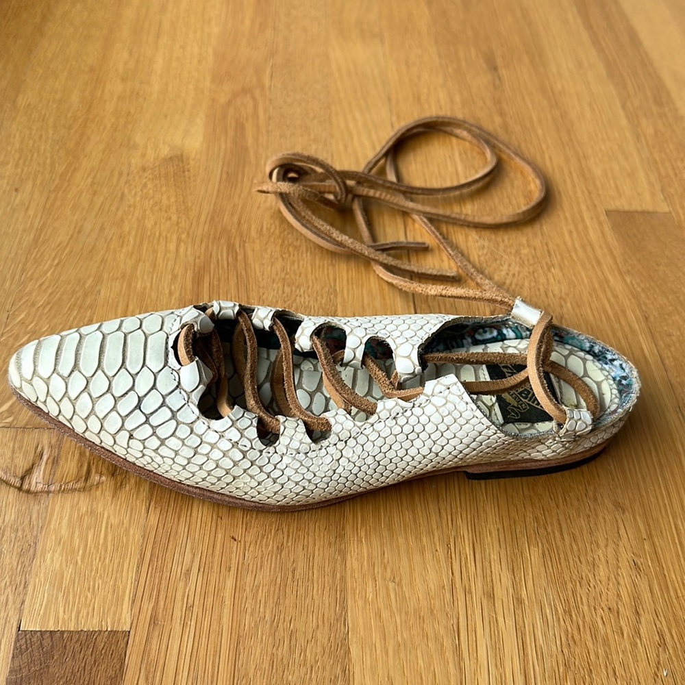 Freebird by Steven ENYA size 7 leather strappy flats
